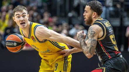 Monacos Star Mike James (rechts, hier gegen Albas Ziga Samar) zeigte trotz seiner 20 Punkte eher eine durchschnittliche Leistung.