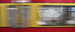 S-Bahn der Linien S1,  S2 und S25 fahren wieder nach der Sanierung im Nord-Süd Tunnel in Berlin: hier im Anhalter Bahnhof.
Foto: Thilo Rückeis
