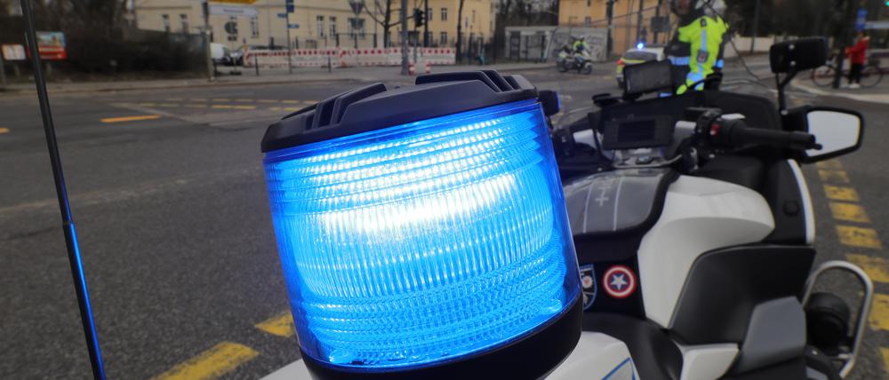 Blaulicht, Polizei, Polizeibericht, Einsatz, Symbolbild