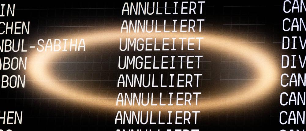 Wegen zahlreicher Streiks an Flughäfen müssen derzeit viele Flüge annulliert werden.
