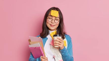 Zufriedene weibliche Managerin