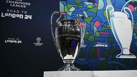 The trophy is displayed ahead of the 2023-2024 UEFA Champions League football tournament quarter-finals and semi-finals draw at the House of European Football in Nyon, on March 15, 2024. (Photo by Fabrice COFFRINI / AFP)