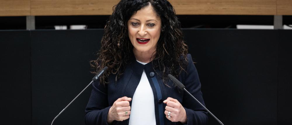 07.03.2024, Berlin: Cansel Kiziltepe (SPD), Berliner Senatorin für Arbeit, Soziales, Gleichstellung, Integration, Vielfalt und Antidiskriminierung, spricht im Abgeordnetenhaus. In der Aktuellen Stunde debattieren die Abgeordneten anlässlich des Internationalen Frauentags (8. März) über Frauenpolitik in Berlin. Foto: Hannes P. Albert/dpa +++ dpa-Bildfunk +++