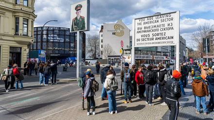 Wie wird die Umgebung des Checkpoint Charlie künftig gestaltet? 