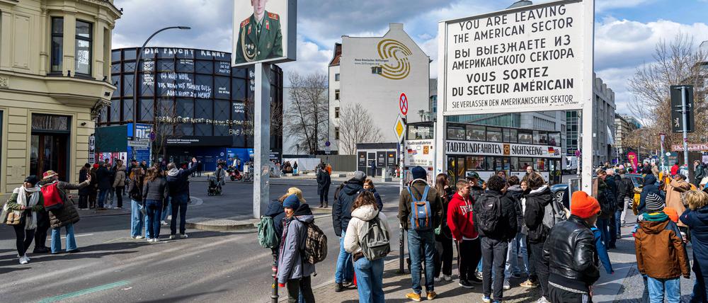 Wie wird die Umgebung des Checkpoint Charlie künftig gestaltet? 