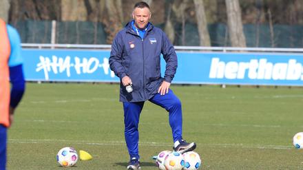 Hat er noch länger Lust? Genaues weiß man noch nicht, bei Herthas Trainer Pal Dardai.