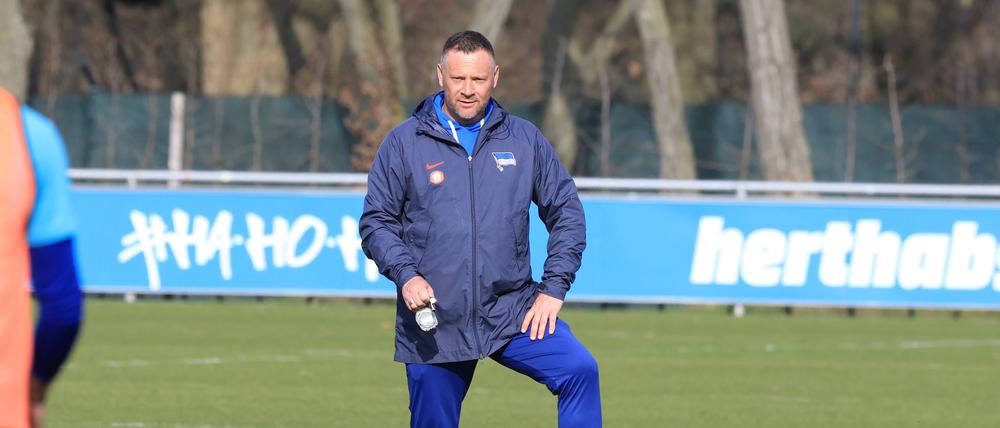 Hat er noch länger Lust? Genaues weiß man noch nicht, bei Herthas Trainer Pal Dardai.