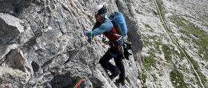 Jeder Felsen hat seine eigenen Herausforderungen: Tassilo Waniek erklimmt die Große Cirspitze in den Dolomiten.