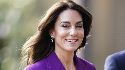 Kate, Prinzessin von Wales, lächelt bei ihrer Ankunft zum Nationalen Symposium “Shaping Us“ vom königlichen Stiftungszentrums „Early Childhood“.