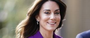 Kate, Prinzessin von Wales, lächelt bei ihrer Ankunft zum Nationalen Symposium “Shaping Us“ vom königlichen Stiftungszentrums „Early Childhood“.
