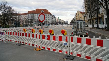 Der gesperrte Teil des Kaiserdamms in Berlin-Charlottenburg soll am 19. April 2024 wieder freigegeben werden.