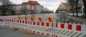 Der gesperrte Teil des Kaiserdamms in Berlin-Charlottenburg soll am 19. April 2024 wieder freigegeben werden.
