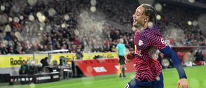 Leipzigs Xavi Simons jubelt über sein Tor zum 0:1. 