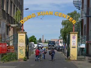 Das Dong Xuan Center an der Herzbergstraße in Berlin-Lichtenberg