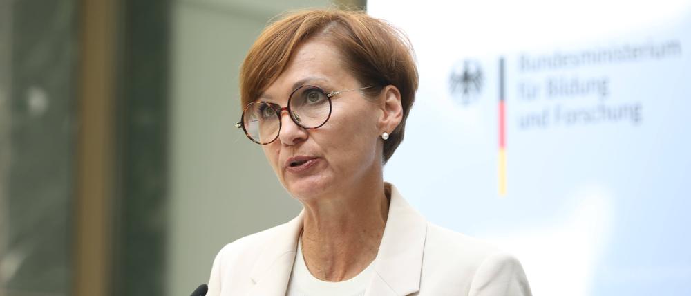 Bettina Stark-Watzinger, Bundesministerin für Bildung und Forschung, im Bundesministerium für Bildung und Forschung.