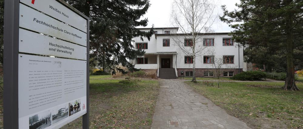 Hochschule "Clara Hoffbauer" auf Hermannswerder in Potsdam schließt, wird nach ersten Info von der Hochschule Döpfer übernommen, Ca. 180 Studenten sind betroffen.