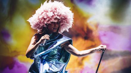 Spaß an Kopfbedeckungen. Die irische Sängerin Roísín Murphy wechselt die Hüte wie das Haar.