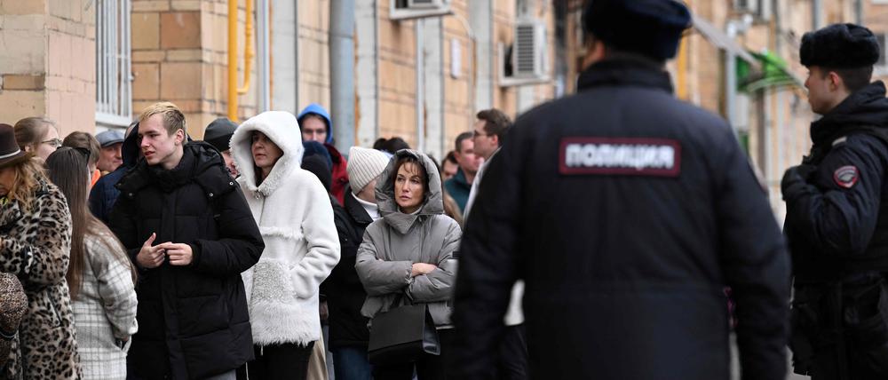 Viele gingen Punkt 12 Uhr zur Wahl - ein Zeichen des Protestes