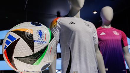 Das neue Trikot in pink ist nicht jedermanns Sache.