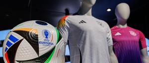 Das neue Trikot in pink ist nicht jedermanns Sache.