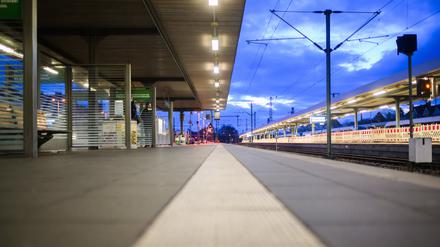 Ein leerer Bahnsteig: Die Streiks bei der Bahn bereiteten vielen Menschen Probleme.