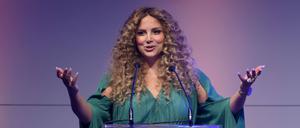 Komikerin Enissa Amani kommt zur Verleihung des Grimme Online Awards 2023 in der Kölner Flora. Der Grimme Online Award GOA gilt als wichtigste Auszeichnung für Publizistik im Internet, die die seit 2001 vom Grimme-Institut, das auch den renommierten Fernsehpreis Grimme-Preis verleiht, vergeben wird. Köln, 15.06.2023 NRW Deutschland *** Comedian Enissa Amani comes to the presentation of the Grimme Online Award 2023 in the Flora in Cologne The Grimme Online Award GOA is considered the most important award for journalism on the Internet, which has been awarded since 2001 by the Grimme Institute, which also awards the prestigious Grimme Prize television Cologne, 15 06 2023 NRW Germany Copyright: xDwixAnoraganingrumx