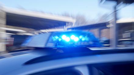 Polizei mit Blaulicht (Symbolfoto).