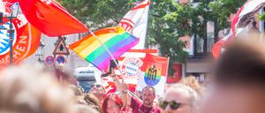 Beim Christopher Street Day sind zunehmend Sportvereine - und verbände vertreten, wie hier der FC Bayern in München. 