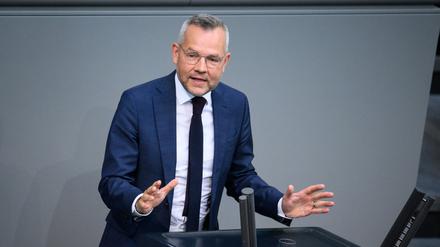 Michael Roth (SPD) spricht bei der Plenarsitzung im Deutschen Bundestag.