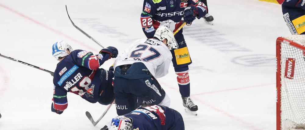 Die Eisbären hatten wenig Kontrolle im Spiel, so auch bei diesem Gegentreffer.
