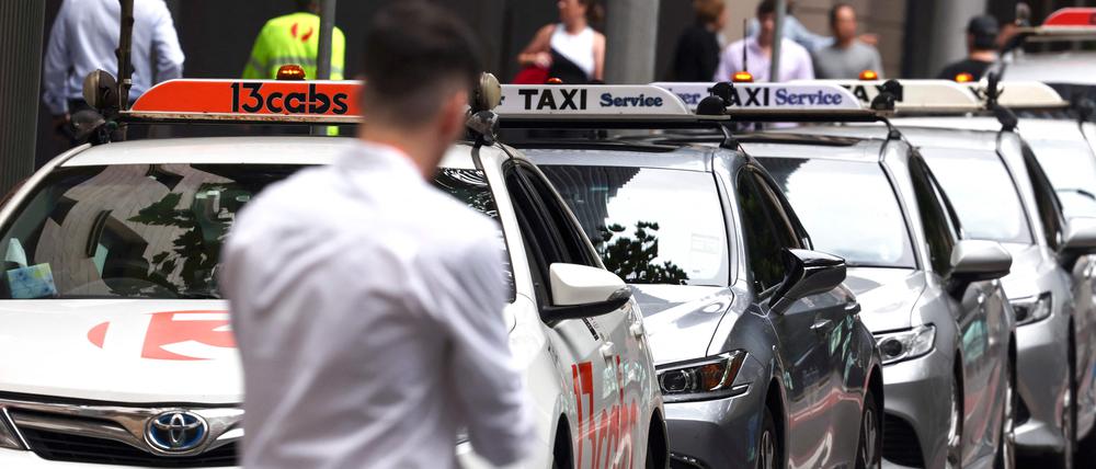 Mehr als 8.000 Taxifahrer und Mietwagenbesitzer haben sich 2019 zu einer Klage zusammengeschlossen und argumentieren, dass sie mit dem Markteintritt von Uber in Australien im Jahr 2012 erhebliche Einkommensverluste erlitten haben.