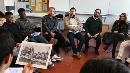 Der Rabbiner Igor Itkin und Imam Ender Cetin besuchen in Begleitung von Staatssekretaerin fuer Bildung, Christina Henke, die Otto-Hahn-Sekundarschule.
