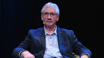 Der Primatenforscher Frans de Waal spricht auf dem Podium der Phil.Cologne, einem Festival für Philosophie.