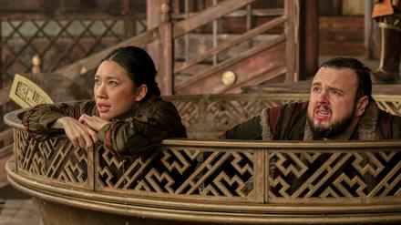 3 Body Problem. (L to R) Jess Hong as Jin Cheng, John Bradley as Jack Rooney in episode 103 of 3 Body Problem. Cr. Ed Miller/Netflix © 2024