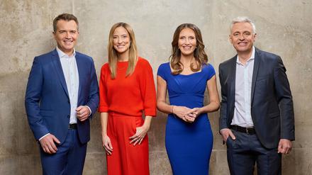 „RTL Aktuell“ stellt sich mit Roberta Bieling (2. v. rechts) und Christopher Wittich (links) als News-Anchors sowie Anna Fleischhauer (2. v. links) und Andreas von Thien (rechts) für den Sport neu auf. 