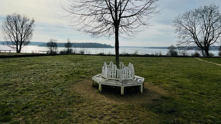 Gutspark Neukladow mit Blick auf Havel und Wannsee. 