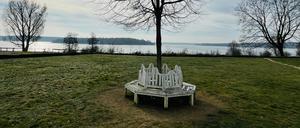 Gutspark Neukladow mit Blick auf Havel und Wannsee. 