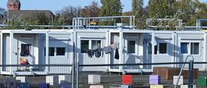 Die Container am Columbiadamm auf dem Tempelhofer Feld sind Unterkünfte für Geflüchtete. Der Bedarf an Unterbringungsmöglichkeiten in Berlin nimmt weiter zu. 