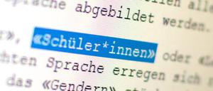 ARCHIV - 15.06.2020, Baden-Württemberg, Stuttgart: Auf einem Bildschirm ist das Wort «Schüler*innen» zu sehen. (zu dpa: «Bayern verbietet Gendersprache in Schulen, Hochschulen und Behörden») Foto: Gregor Bauernfeind/dpa +++ dpa-Bildfunk +++