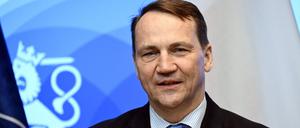 Polens Außenminister Radoslaw Sikorski bei einer Pressekonferenz in Helsinki (Archivbild vom 14. März 2024).