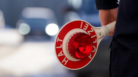 Bei einer Verkehrskontrolle ging der Polizei in Charlottenburg ein mutmaßlicher Drogenhändler ins Netz.