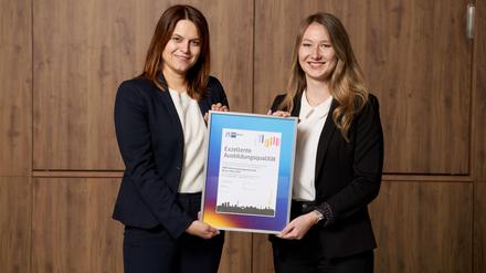 Carolin Preuss (links, IHK Berlin) und Anne-Christin Schneider (Personalreferentin Ausbildung bei der WBM).