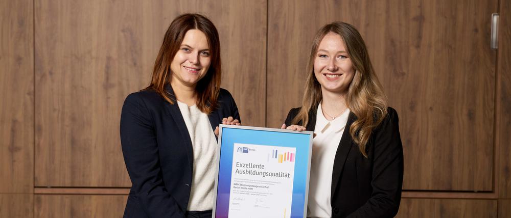 Carolin Preuss (links, IHK Berlin) und Anne-Christin Schneider (Personalreferentin Ausbildung bei der WBM).