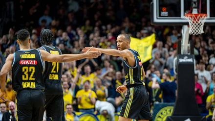 Louis Olinde (rechts) war mit Alba Berlin ganz nah dran an der Sensation gegen Real Madrid.