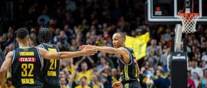 Louis Olinde (rechts) war mit Alba Berlin ganz nah dran an der Sensation gegen Real Madrid.
