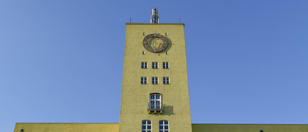 Uhrenturm, Carossa Quartier, ehemaliges Luftfahrtgerätewerk Hakenfelde LGW, Streitstraße, Hakenfelde, Spandau, Berlin, Deutschland *** Clock Tower Carossa Quartier former aircraft factory Hakenfelde LGW Streitstraße Hakenfelde Spandau Berlin Germany  