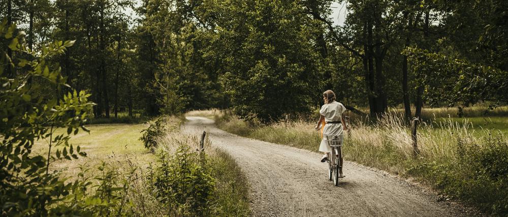 Auf einer Radtour von Lübben über Lübbenau nach Raddusch lässt sich viel über den Spreewald und seine kulinarischen Spezialitäten erfahren. Start und Ziel der Touren lassen sich von Berlin aus gut mit dem Zug erreichen.