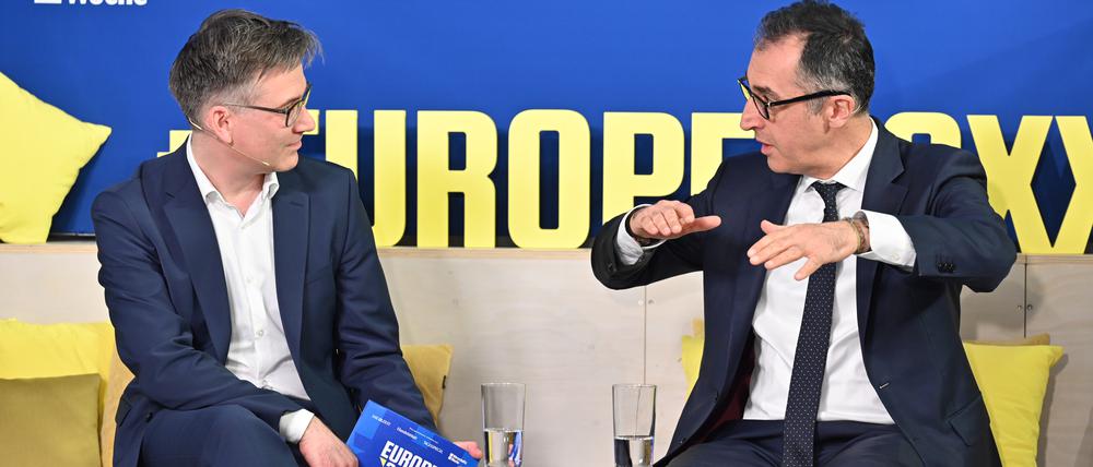 Bundeslandwirtschaftsminister Cem Özdemir (Grüne) im Gespräch mit Tagesspiegel-Chefredakteur Christian Tretbar auf der Konferenz „Europe 2024“ von Zeit, Handelsblatt, Wirtschaftswoche und Tagesspiegel.