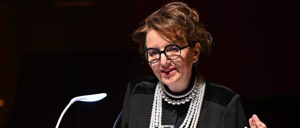 Die französisch-israelische Soziologin Eva Illouz hält die Laudatio für den Preisträger des Leipziger Buchpreises zur Europäischen Verständigung bei der offiziellen Veranstaltung zur Eröffnung der Leipziger Buchmesse im Gewandhaus.