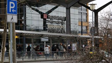 Hauptbahnhof Potsdam, Busbahnhof, Straßenbahn.